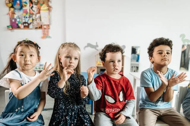 Initiation à la langue des signes en duo parent-enfant à Pacé