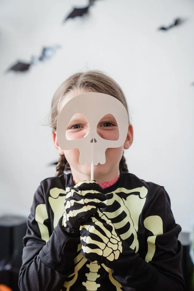 Fabrique ton masque qui fait peur – Halloween à la Maison Bleue