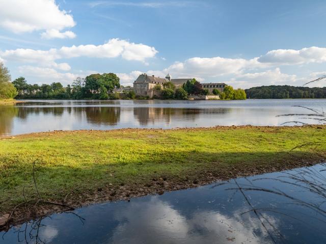 Tour de l’étang de Paimpont : une balade ludique en famille au cœur de Brocéliande